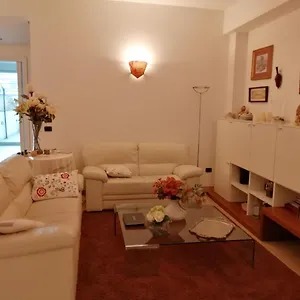 https://appartamento-lauretta.lecce-hotels.com